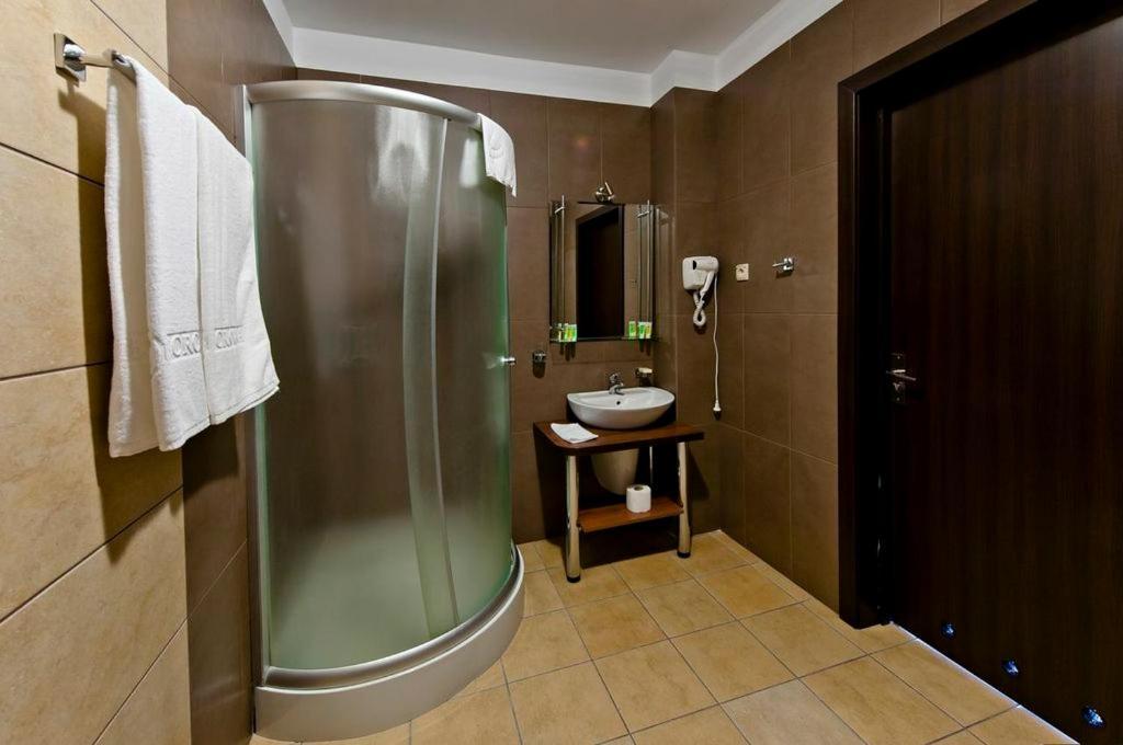 Hotel Borowina Konstancin-Jeziorna Buitenkant foto